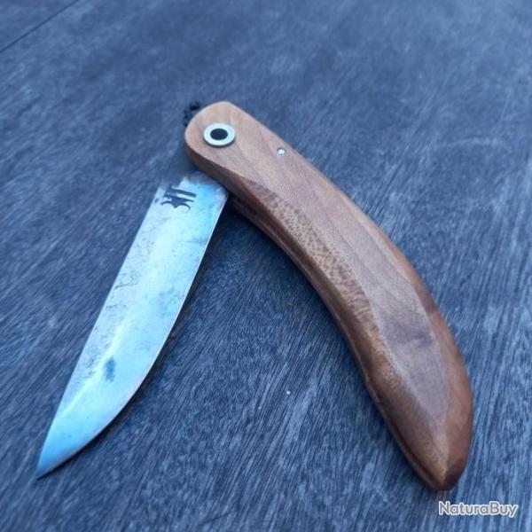 Couteau Artisanal Pi�montais Forg� Manche en Bois