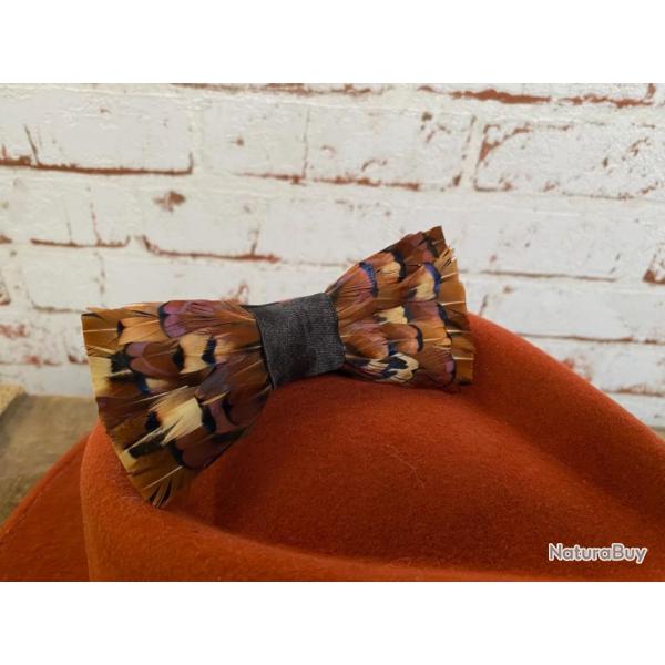 NOEUD PAPILLON EN PLUME DE FAISAN NATURELLE