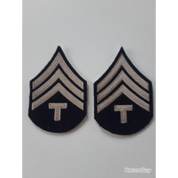 PAIRE D INSIGNES DU GRADE DE TECHNITIAN 4TH GRADE U.S.MODELE BEIGE