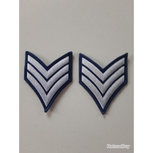 PAIRE D INSIGNES DU GRADE DE SERGEANT U.S.MODELE BLANC