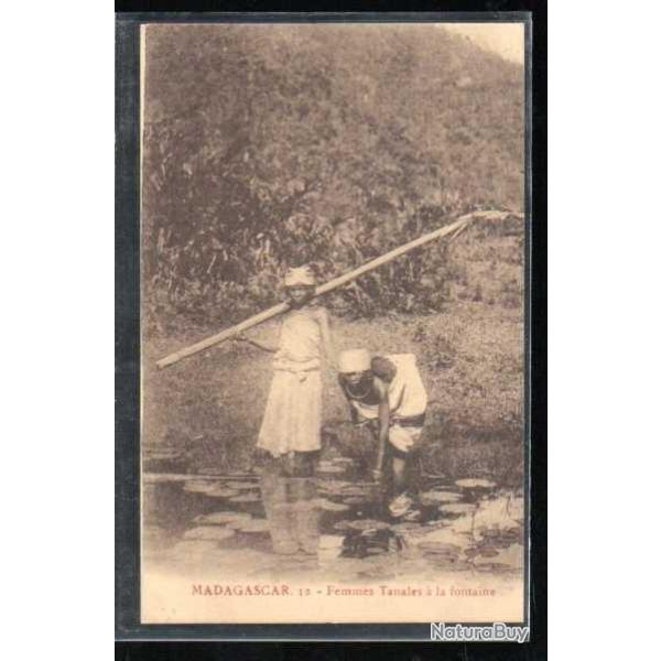 madagascar femmes tanales � la fontaine , carte postale ancienne , cpa