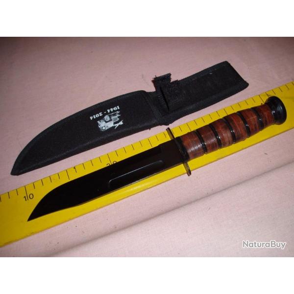 COUTEAU COMMEMORATIF Des 70 ans DU DEBARQUEMENT avec FOURREAU ( voir photos).