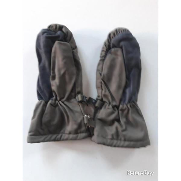 PAIRE DE MOUFLES POLAIRES DOUBL�S GRIS