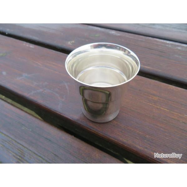 VINTAGE - Ancienne timbale en m�tal argent�, avec poin�ons en dessous (XX�)