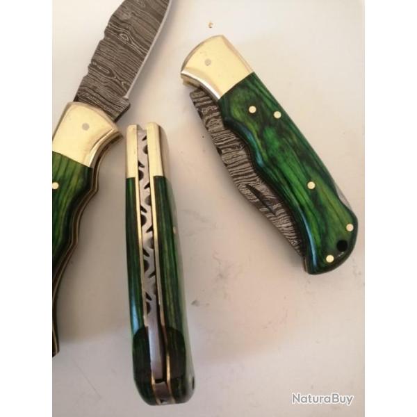 jolie Couteau Damas forg� main 276 couches, manche en bois.