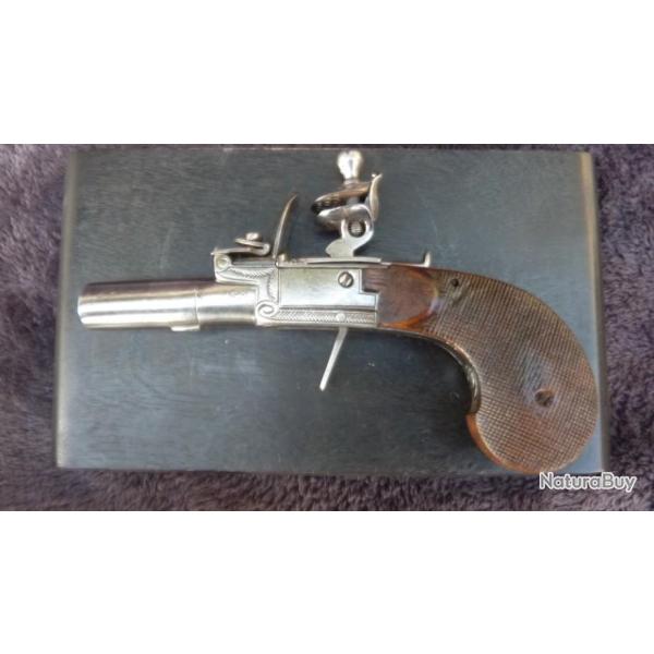 Superbe Pistolet � l'�cossaise � silex avec cran de suret�.