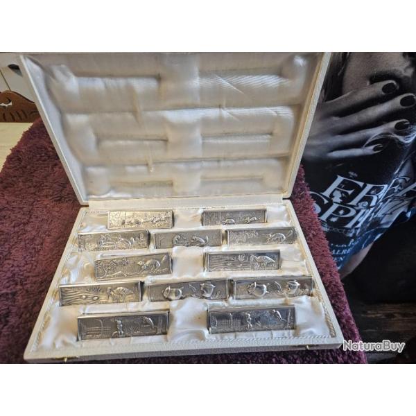 Ecrin de 12 reposes couteaux en Metal Argent collection (Les fables de la fontaine dans leurs �crin)