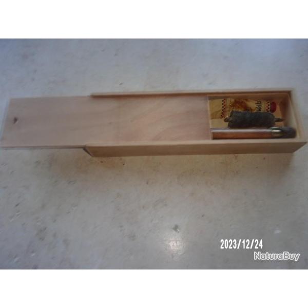 une boite necessaire de nettoyage arme de chasse