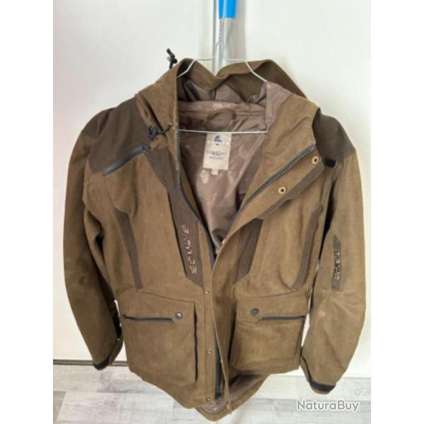 Manteau chaud, jamais port, de couleur marron neuf sans tiquette Prix ngociable