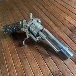 BEAU REVOLVER GRAV&Eacute; BROCHE 7 mm