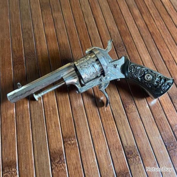 BEAU REVOLVER GRAV� BROCHE 7 mm