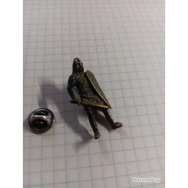 Pin's Guerrier M�di�val Relief Magnifique Pi�ce Ref 2658b