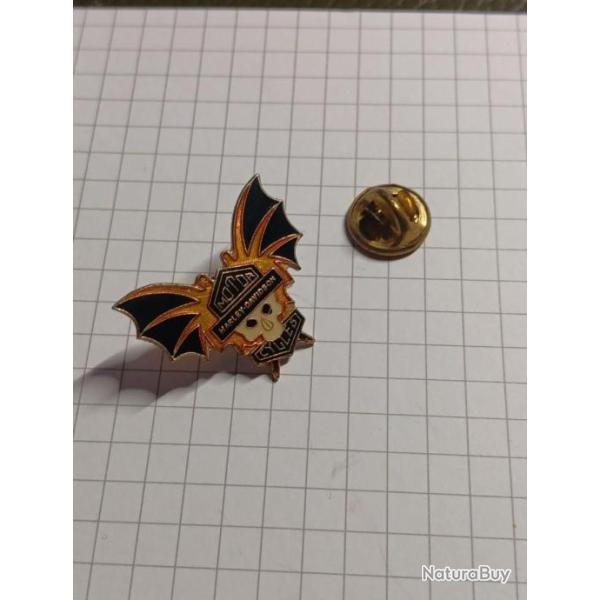 Vous en avez un � vendre ? Vendez le v�tre Pin's Harley Davidson Motor Cycles Ref 923