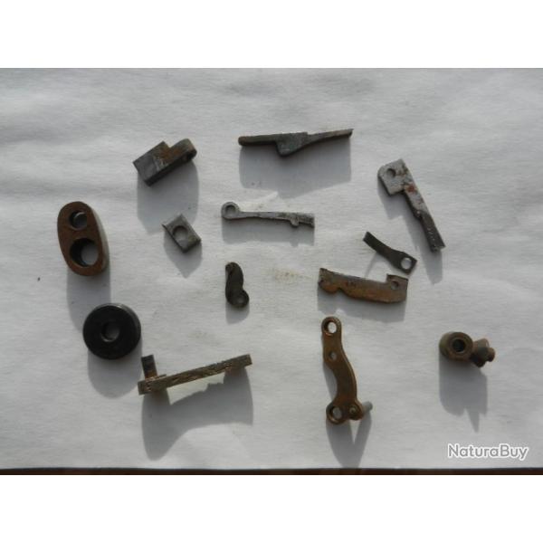 lot de 12 pi�ces d�tach�es pour armes