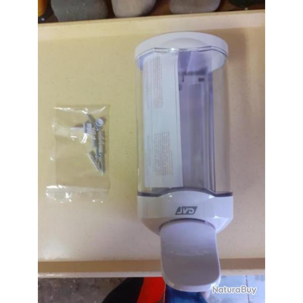 Distributeur de savon liquide.