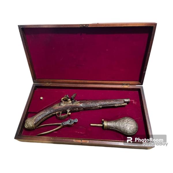 Pistolet poudre noire  silex en coffret