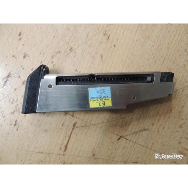 chargeur POUR PISTOLET A BILLE a identifier