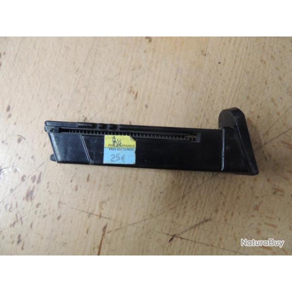 chargeur POUR PISTOLET A BILLE a identifier b4