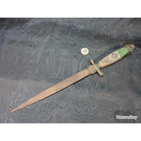 ancien poignard dague XIX�me ou avant ?