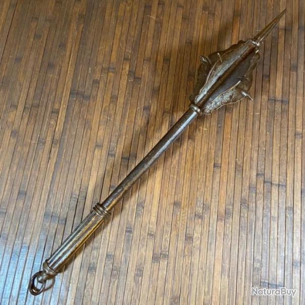 IMPRESSIONNANTE ET LOURDE MASSE D'ARME � AILLETTES