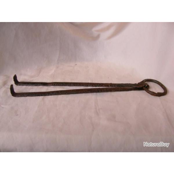 WW1 CURIOSIT OU RELIQUE DE TERRAIN ANCIENNE ZONE DE COMBATS 1ere GUERRE MONDIALE ANNEAU A 2 TIGES