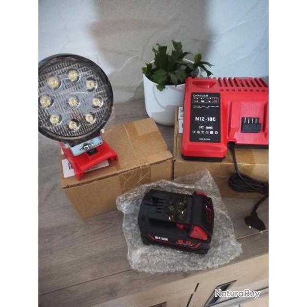 Lot lampe de travail pour batterie Milwaukee M18, un chargeur pour Milwaukee M18 M12 et une batterie