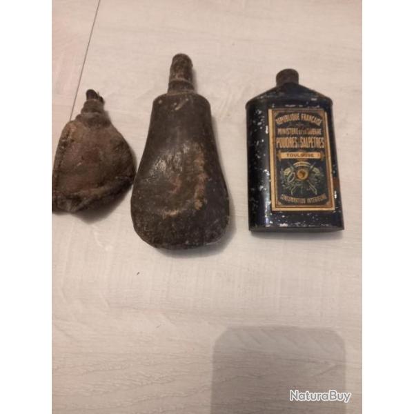 Poire � poudre ancien et bidon