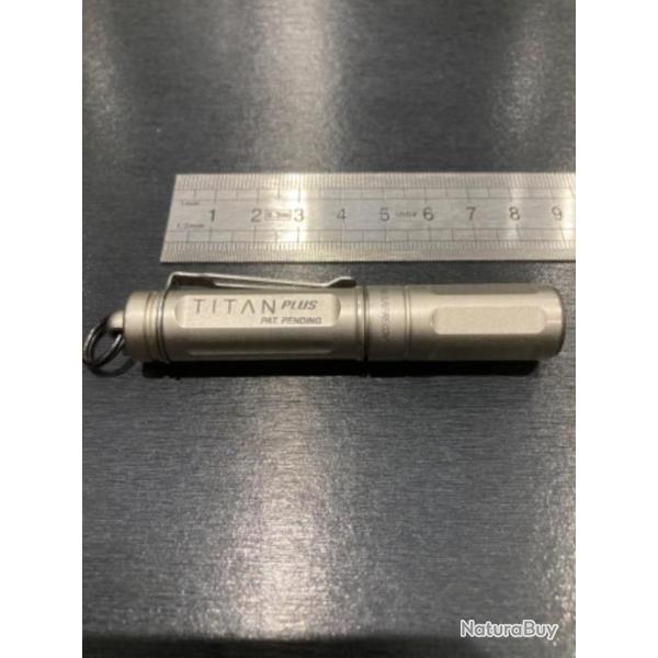 Lampe SUREFIRE Titan Plus ultra-compact lampe de poche porte-cl�s, 300 lumens.