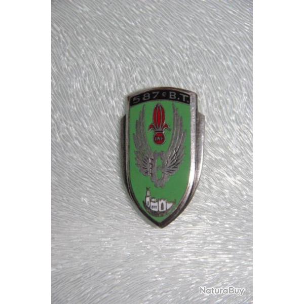 INSIGNE GUERRE D'ALGERIE  : 587 � BATAILLON DU TRANSPORT  / 27 � D.I.A --- ARTHUS BERTRAND PARIS  G.