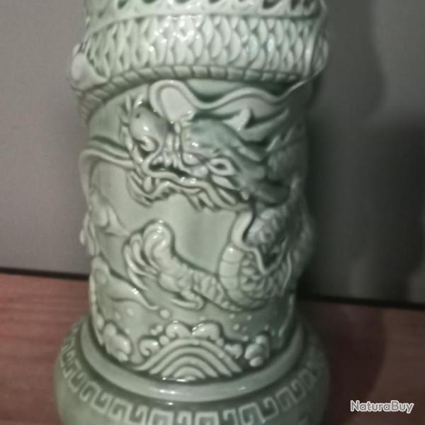 superbe bouteille dragon de couleur vert �meraude