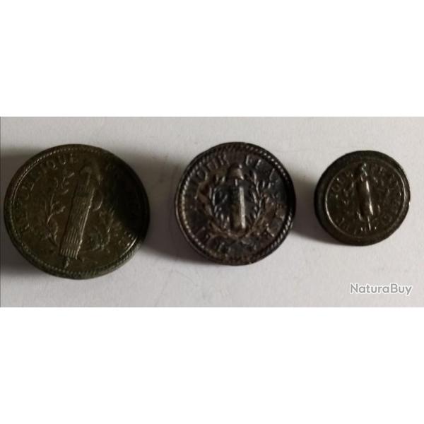 Lot de 3 boutons militaire, arm�e de terre, troupes � pieds infanterie l�g�re 1791-1803