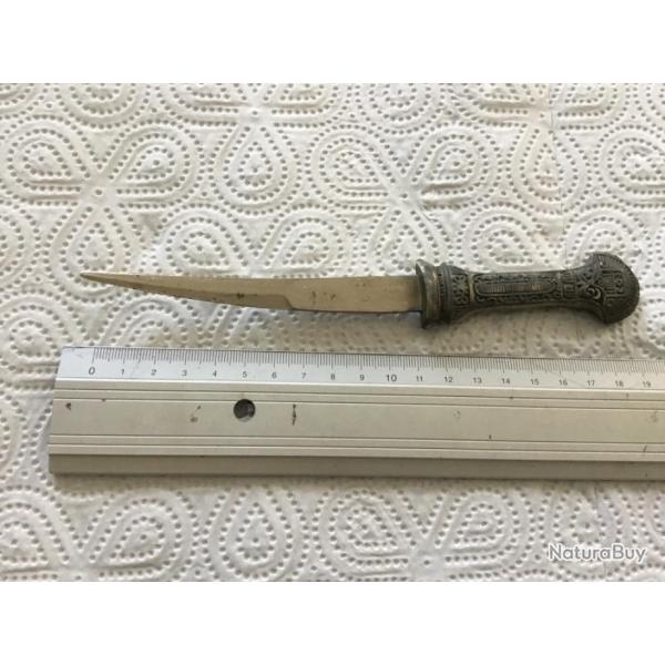 Vends ancien petit poignard en m�tal