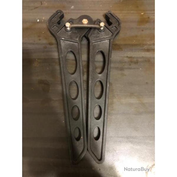 Bipied pour arc a poulie