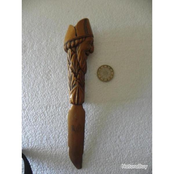 antique ouvre-lettre en bois t�te d'homme