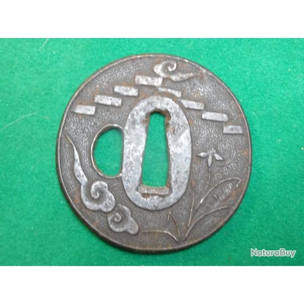 352)   tsuba en fer cisel�  = pour katana , wakis , sabre ,  japonais , �do