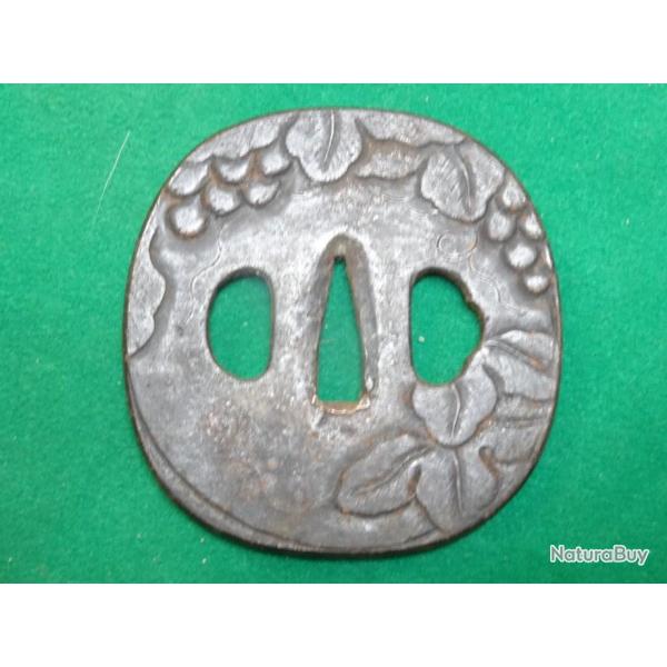 353)   tsuba en fer cisel�  = pour katana , wakis , sabre ,  japonais , �do
