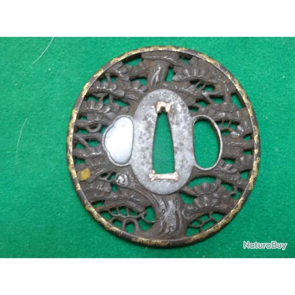 356) lot grand tsuba en fer cisel� et incrust� d'or = pour katana , sabre ,  japonais , �do = p-g