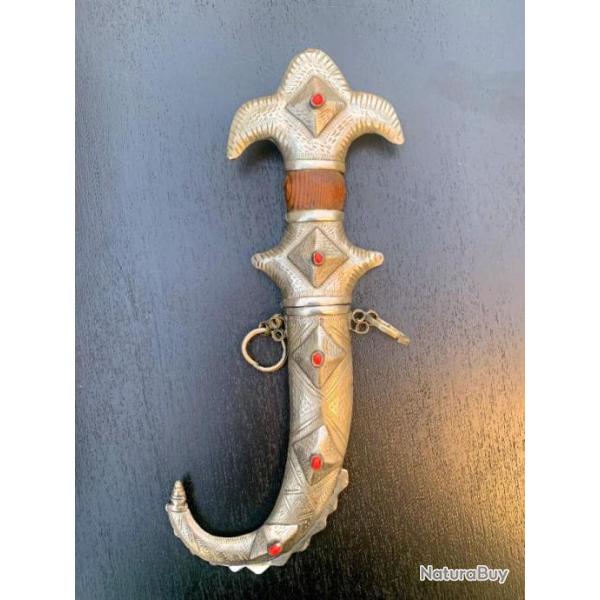 COUTEAU AFRICAIN KOUMMYA ORIGINE MAGHREB, CIRCA 1960, FORME ORIGINALE CHAPEAU DE GENDARME