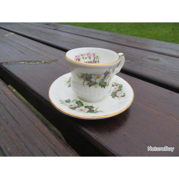 Ancienne Tasse & Sous Tasse � caf� "Flowers of the month, mois de d�cembre-Royal Castle-ENGLAND(XX�)