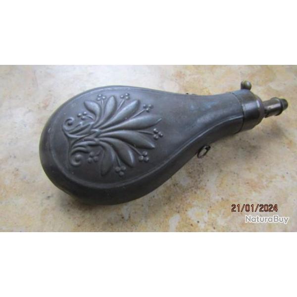 POIRE A POUDRE ancienne palmettes plomb poudre noire pistolet fusil revolver percussion silex
