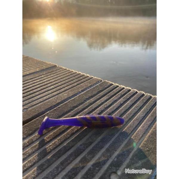 leurre shad violet au rayures dor�es 10cm