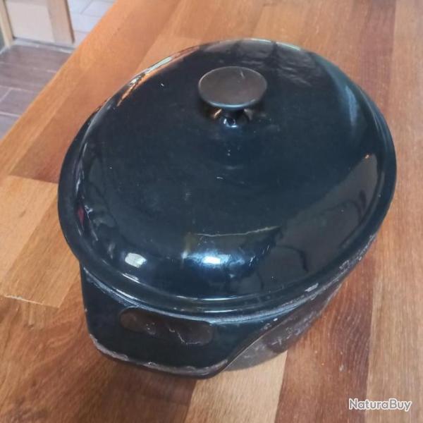Marmite , cocote, ftou en fonte maille bon tat d'usage