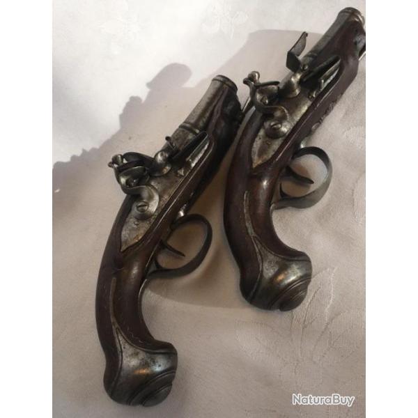 PISTOLETS � PIERRE en paire