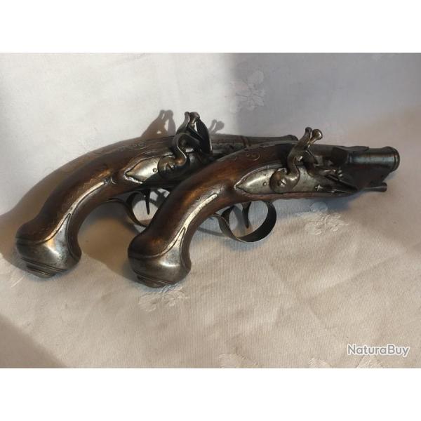 PISTOLETS � PIERRE en paire