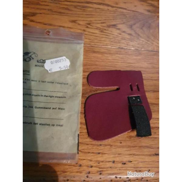 Prot�ge doigts neuf pour arc