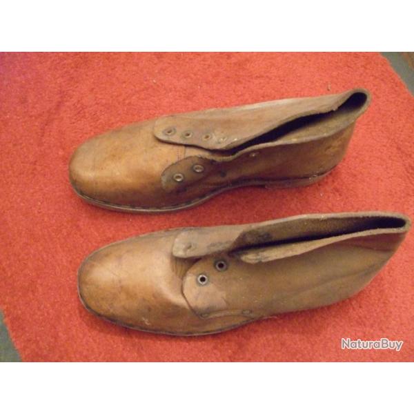 Galoches de corves de l'Arme Franaise 14/18 . Militaria  uniforme. Lot N 1 .