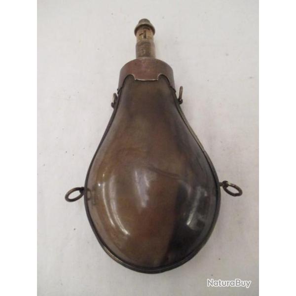 poire a poudre  VIDE  fin 19 em cuivre en corne blonde syst�me de bec verseur a piston superbe �tat