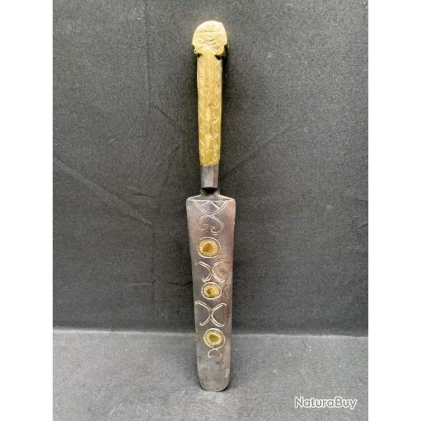 BEAU COUTEAU AFRICAIN DE CIRCONCISION ALGERIEN KABYLE, CIRCA 1940, DE TYPE FLISSA / IFLISSEN