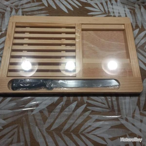 Planche � pain � personnalis� avec son couteau