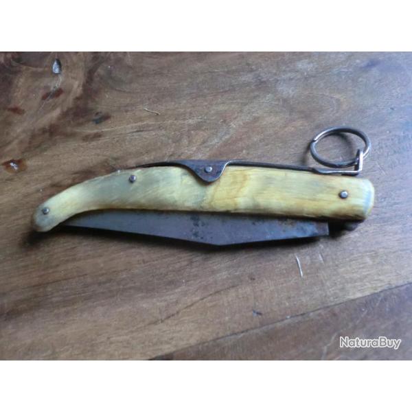 ancien  couteau pliant  manche corne lame acier  a definir